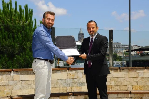 Halka açık akademi ilk mezununu verdi