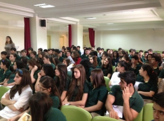 Bilgisayar sınıfları ve Japonca ile eğitime hazır