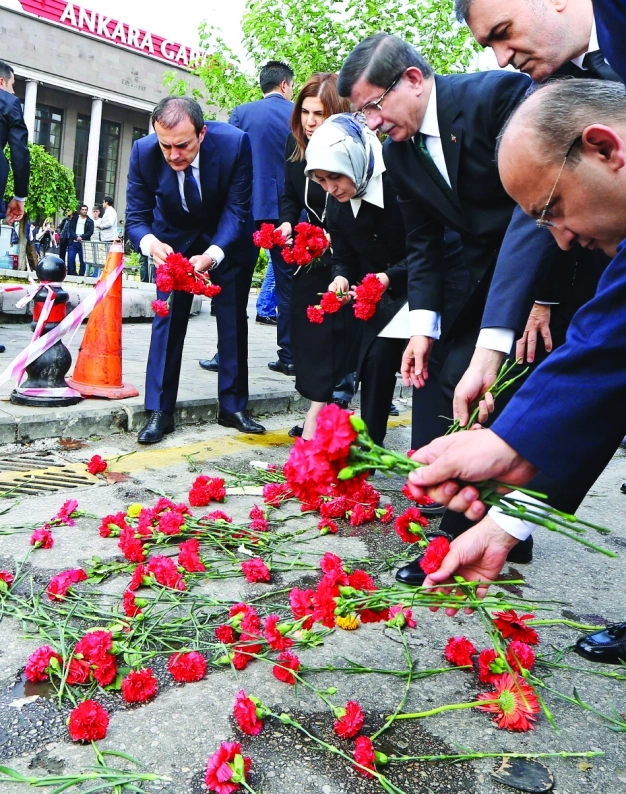 Kanlı ellere lanet yağdı