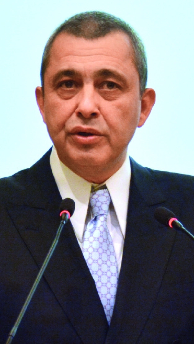 Herkes mazeret değil iş üretmeli