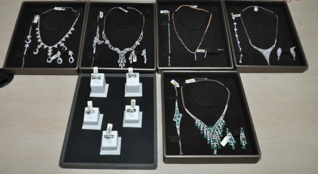 Kuyumda ticaret ve eğitime önem verdim