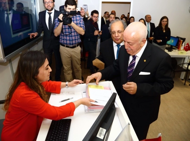 Bankanın çalışanları öğrenciler olacak