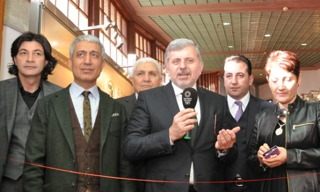 Aşk ebruyla lisana geldi