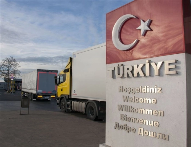 Tır trafiğinin yarıdan fazlasını sırtladı