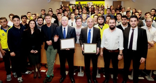 Futbol taraftarı müşteri oldu