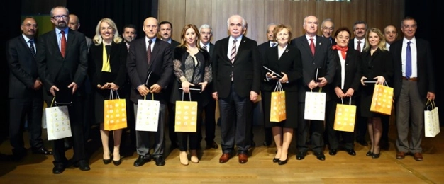 15. yılını dolduranlara plaket