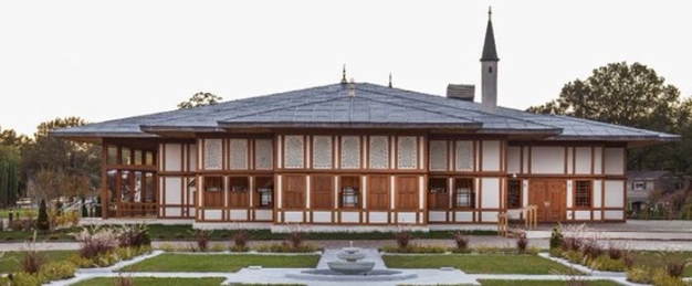 Medeniyetleri buluşturan çifte minare