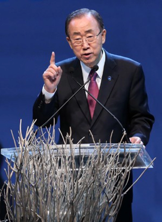 İnsanlık için herkes elini taşın altına koymalı