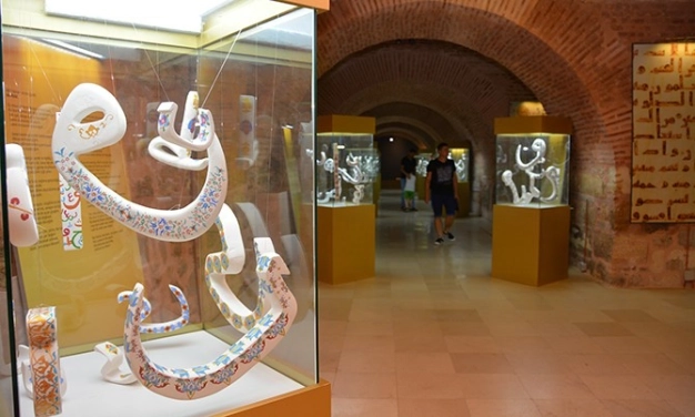 300 hüsn-ü hat harfi sergilendi