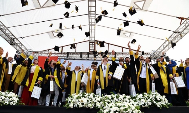 Mezuniyette 15.yıl gururu