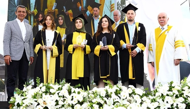 Mezuniyette 15.yıl gururu