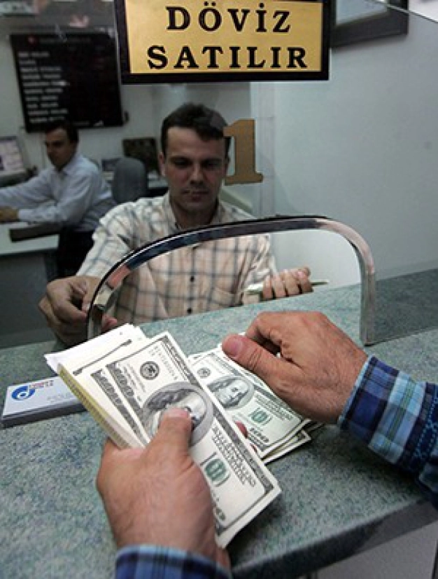 Vatandaş demokrasi için 9 milyar dolar bozdurdu