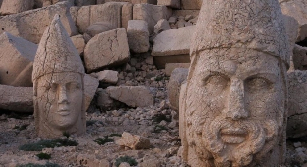 Kralların taşa dönüştüğü yer: NEMRUT