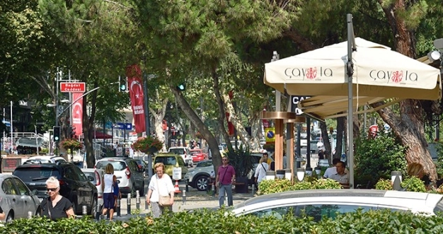 There is life for 24 hours on these streets