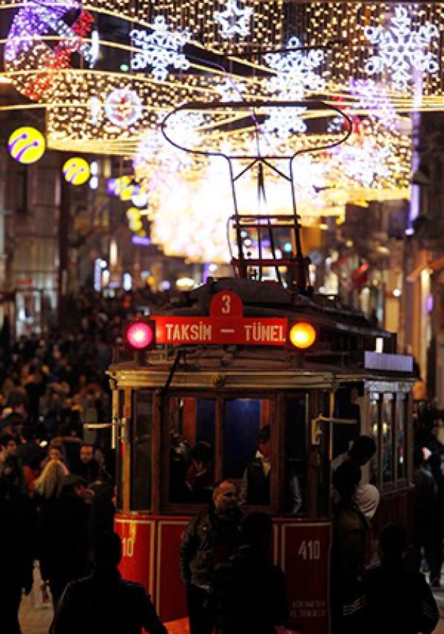 There is life for 24 hours on these streets