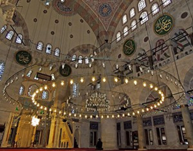 Deniz doldurularak yapılan ilk camii