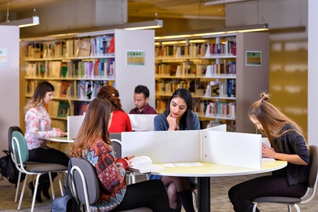 Başarıyı teşvik için burs veriyor