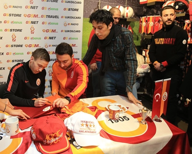 Perakende devi oluyorlar