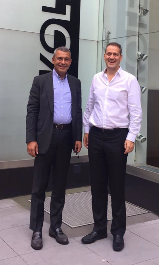 NY’de hem siyaset hem ticaret kazandı