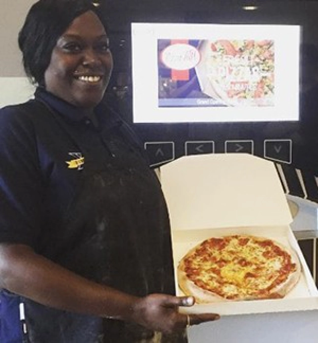 Üç dakikada sıcak pizza