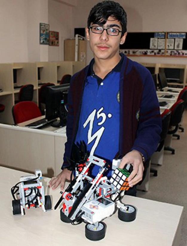 Bu robot insan aklı ile yarışıyor