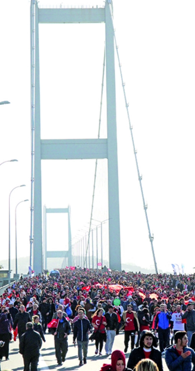 120 ülkeden 30 bin sporcu şehitler için koştu