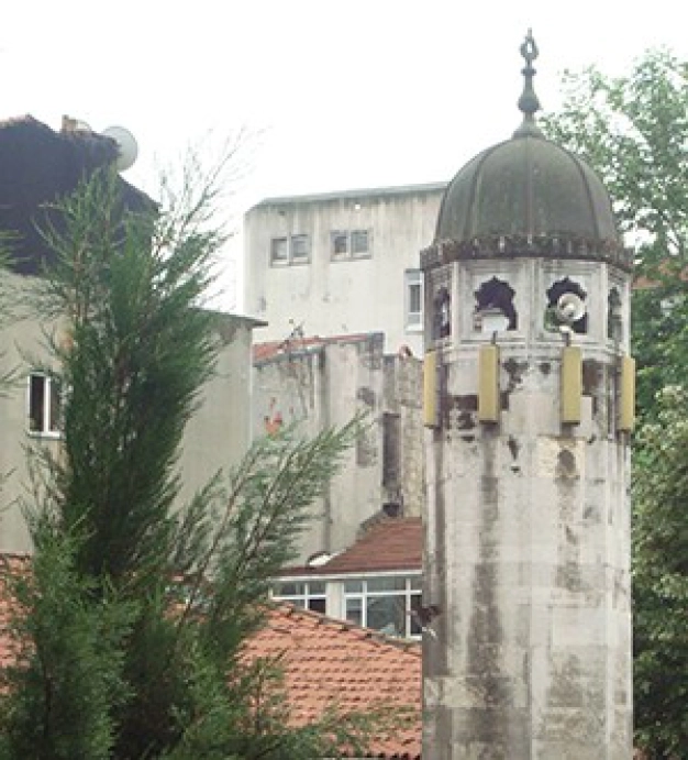 Cep harçlığı ile yapılan cami