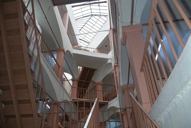 Tüllerin arasındaki yalnız mekan