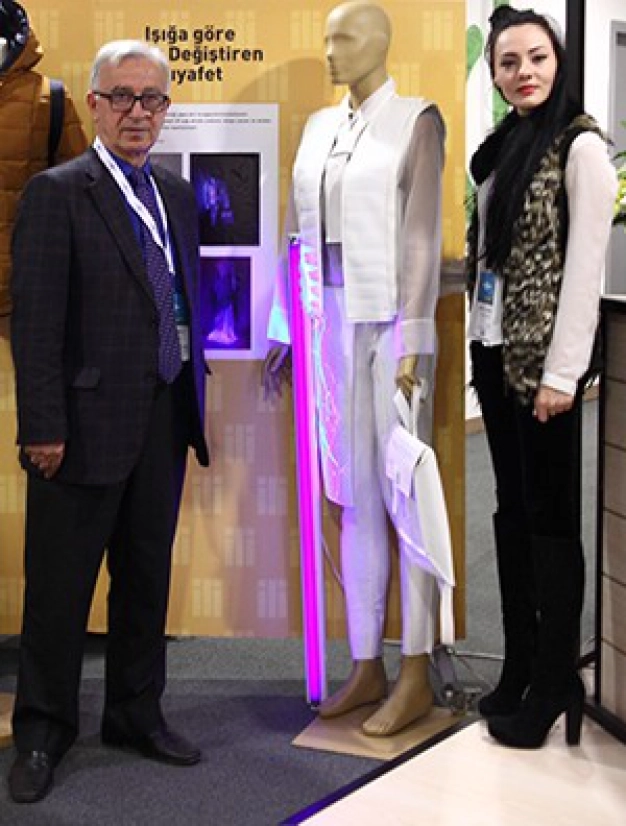 Gözyaşlarıyla aldırdığı dikiş makinesi başarısına anahtar oldu