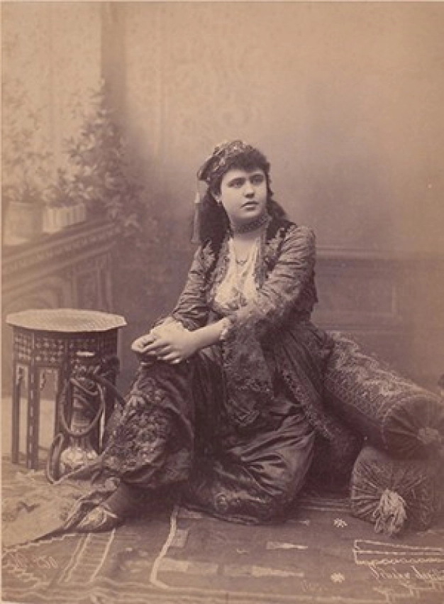 Vizörden bakan Osmanlı kadını