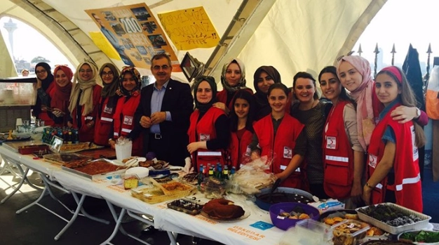 Suriyelilere pide bağışı