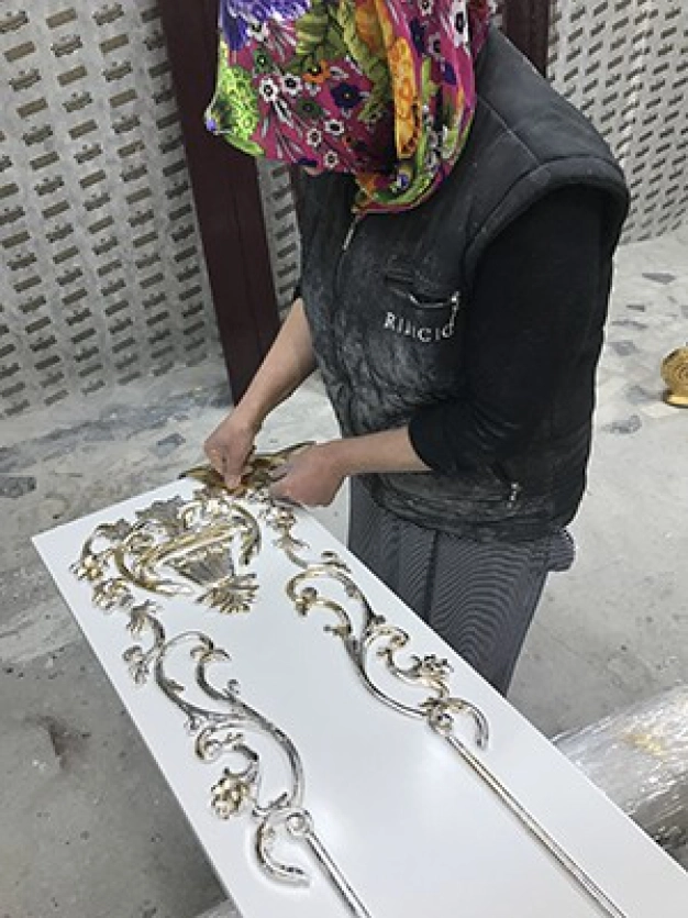 Mobilyada kadın ‘varak ustası’ dönemi