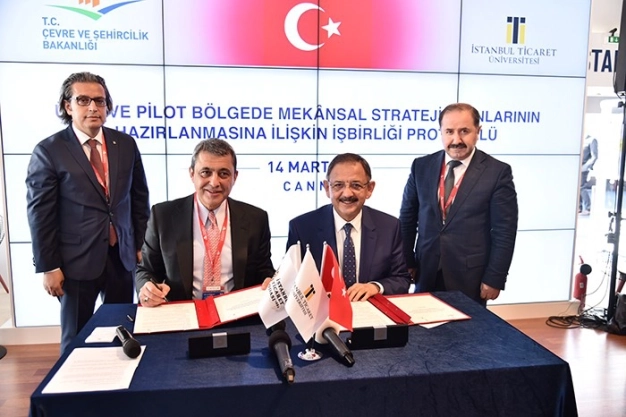 Gayrimenkul devleri 2 kıta tek şehirde