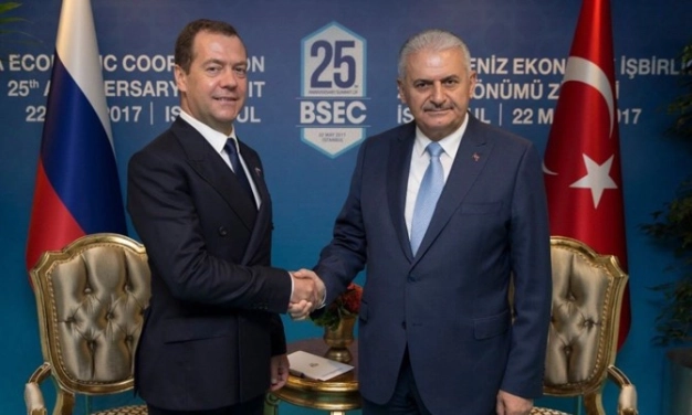 Medvedev: Kısıtlamaların kaldırılması kararı hızla hayata geçecek