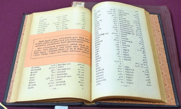 Nadir eserlerin Latince kitapları