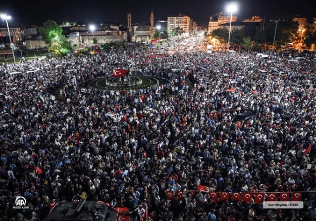 İTO ve AA iş birliğiyle Demokrasinin Zaferi 15 Temmuz fotoğraf sergisi