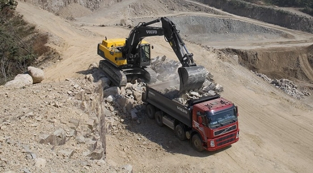 Ekonomideki tempo tahminleri alt üst etti