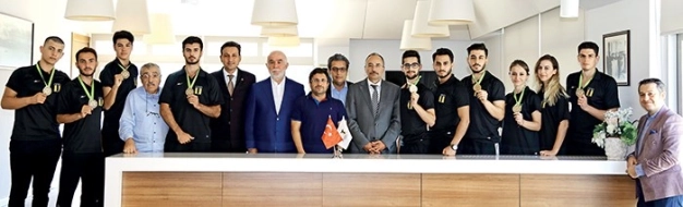 3 altın 8 bronzla döndüler