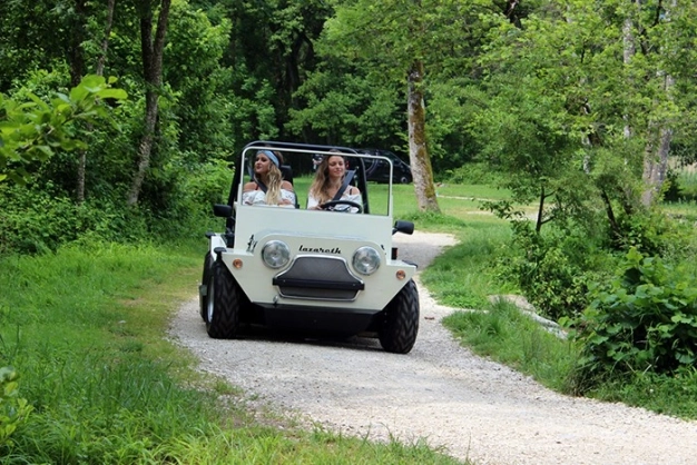 Hem karada hem suda gidiyor