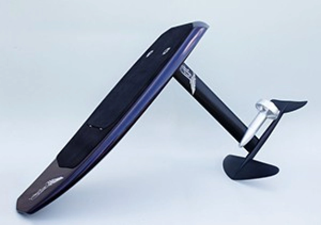 Hem karada hem suda gidiyor