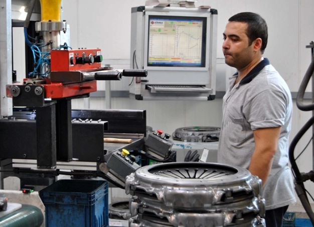 Sanayici afişle işçi arıyor