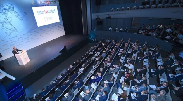 Gelecek, beklemekle gelmez