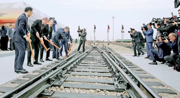 5 lider 14 ülkeyi birbirine bağladı