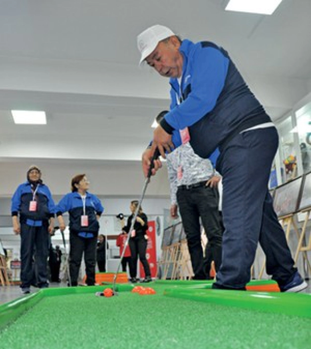 Huzurevinde golf turnuvası