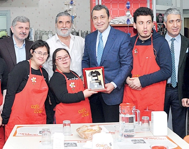 Sosyal hayatında da öncüydü