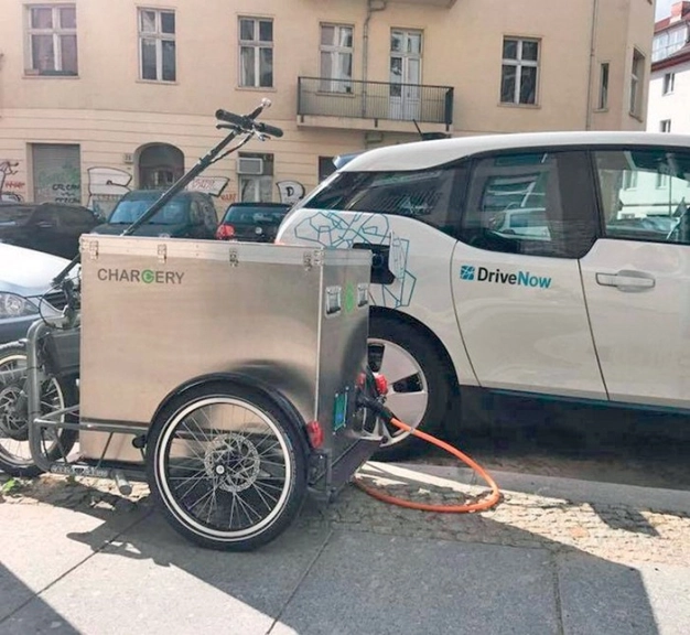 Pedal çevirerek icat çıkardı