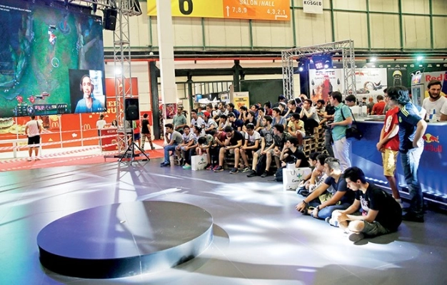 e-spor 1 milyar dolara koşuyor