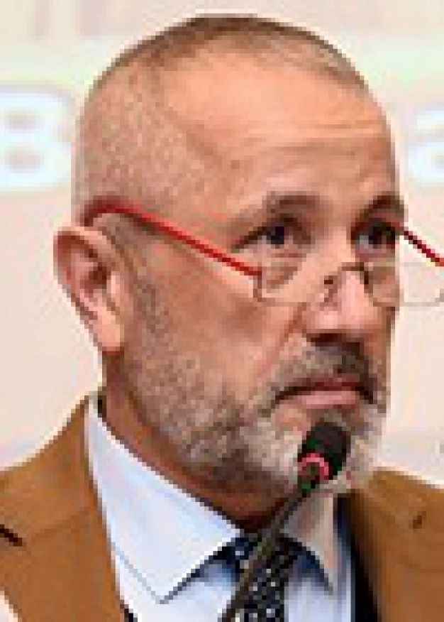 Hizmet bayrağını ileriye taşıyacağız