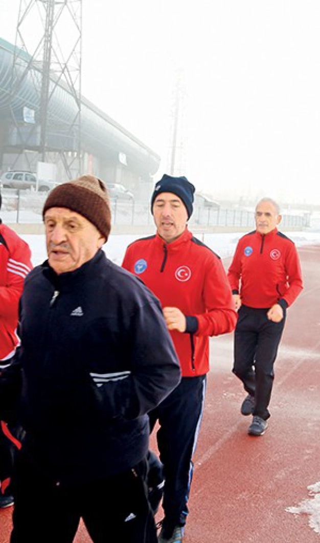 79 yaşındaki dedenin maraton azmi
