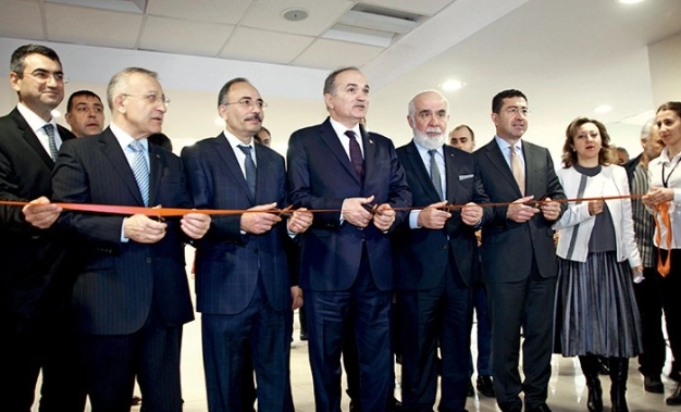 Üniversite-sanayi işbirliği kapısını Bakan Özlü açtı